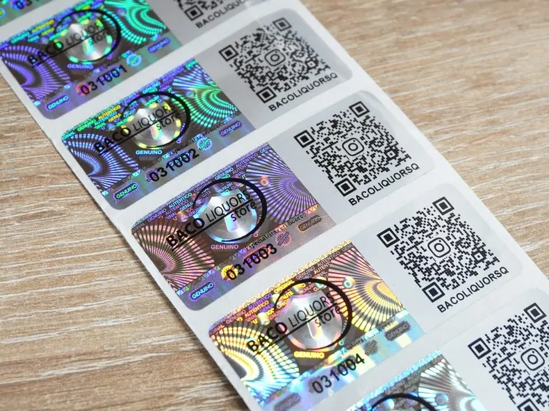 Tira de hologramas con código QR y numeración para verificación desde el celular